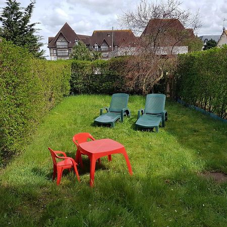 Appartement 2 pièces rez-de-jardin à 2 pas de la plage et de la thalasso Cabourg Esterno foto