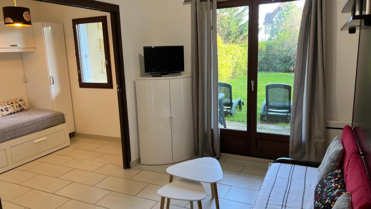 Appartement 2 pièces rez-de-jardin à 2 pas de la plage et de la thalasso Cabourg Esterno foto