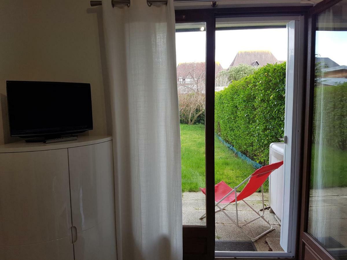 Appartement 2 pièces rez-de-jardin à 2 pas de la plage et de la thalasso Cabourg Esterno foto